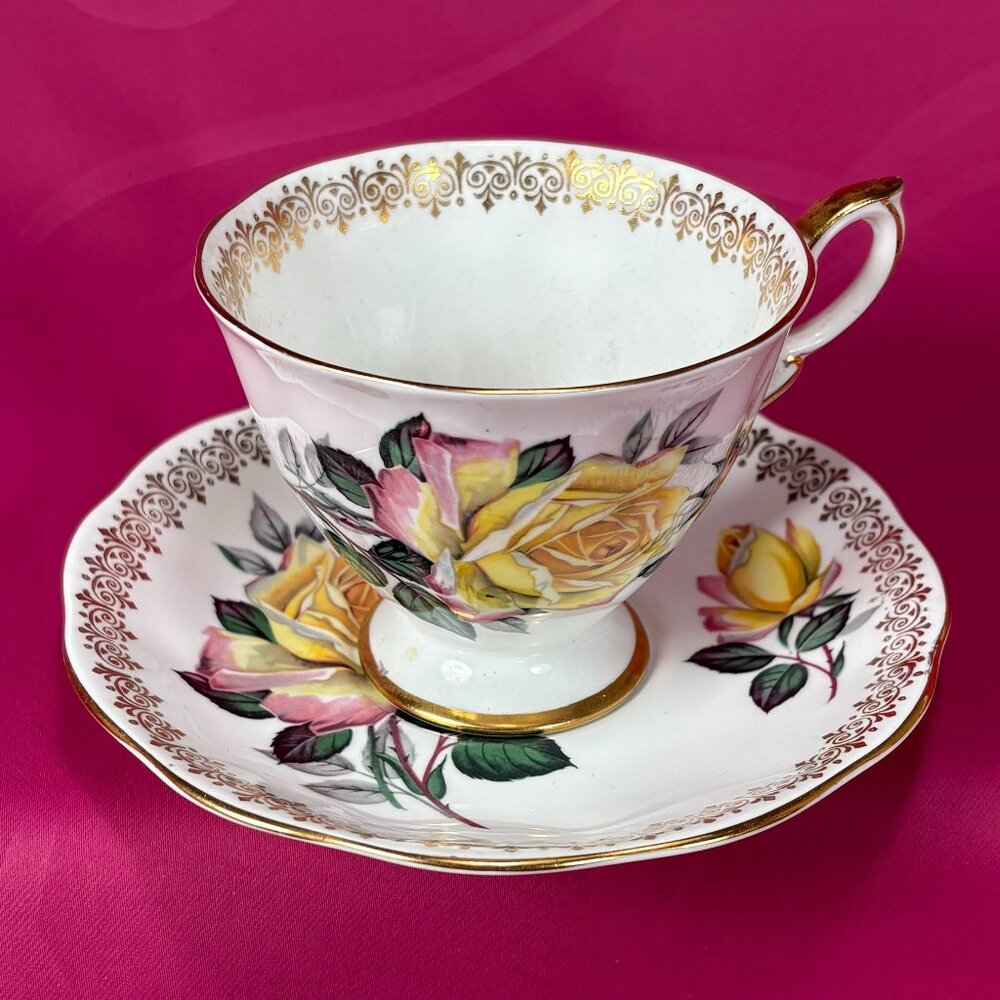 beautiful Royal Standard vintage tea cup & saucer set